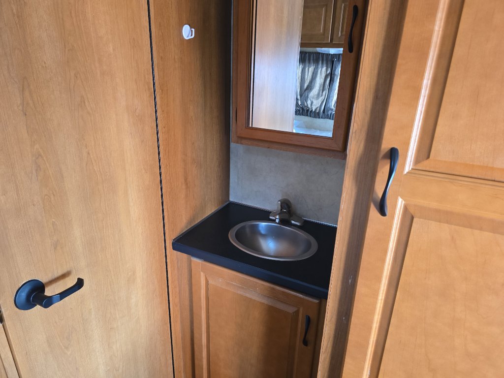 Used 2011 Ford E-350 and Econoline 350 Super Duty w/ Payload Pkg image 26