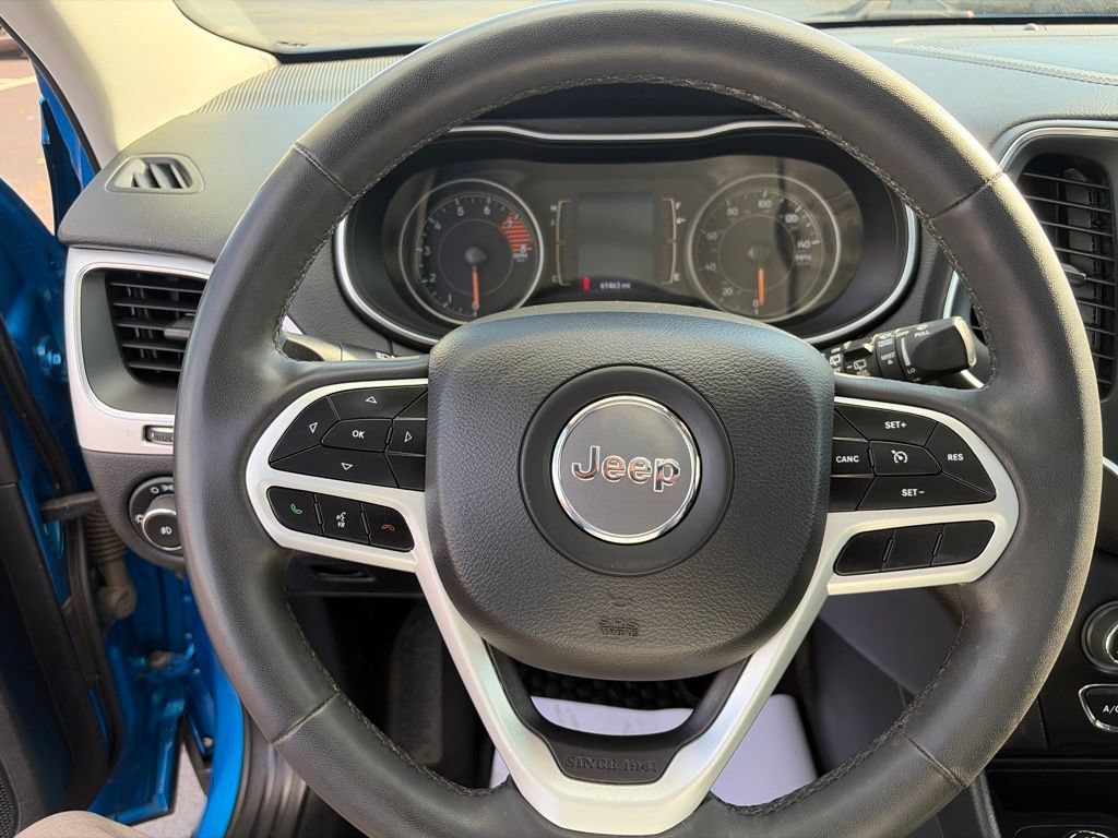 Certified 2022 Jeep Cherokee Latitude w/ Sun & Sound Group AWD/4WD image 28