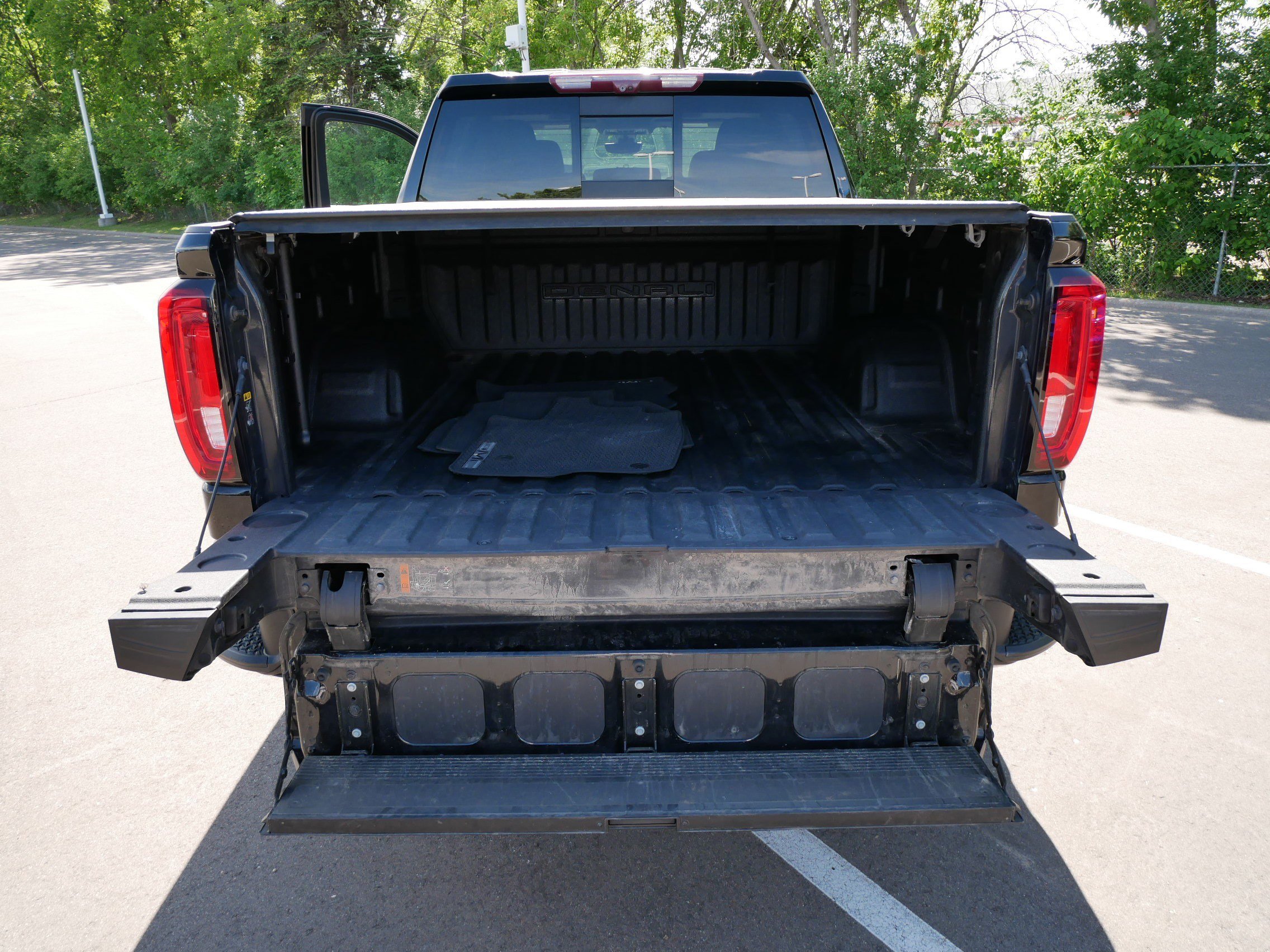 Used 2020 GMC Sierra 1500 Denali w/ Denali Premium Package AWD/4WD image 18