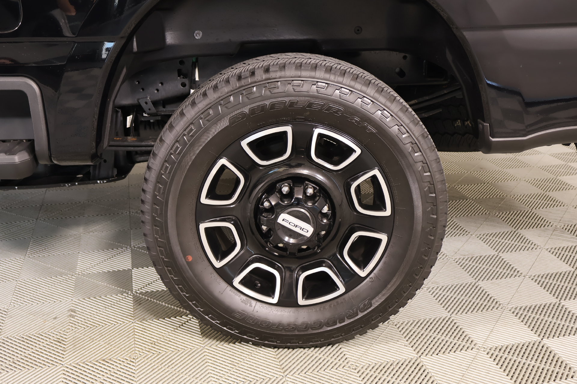 Used 2026 Ford F250 Platinum w/ FX4 Off-Road Package AWD/4WD image 19