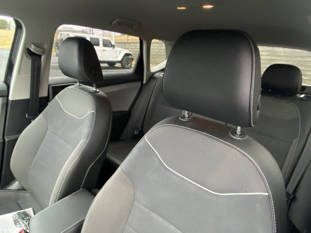 Used 2023 Volkswagen Taos SE w/ Black Wheel Package image 5