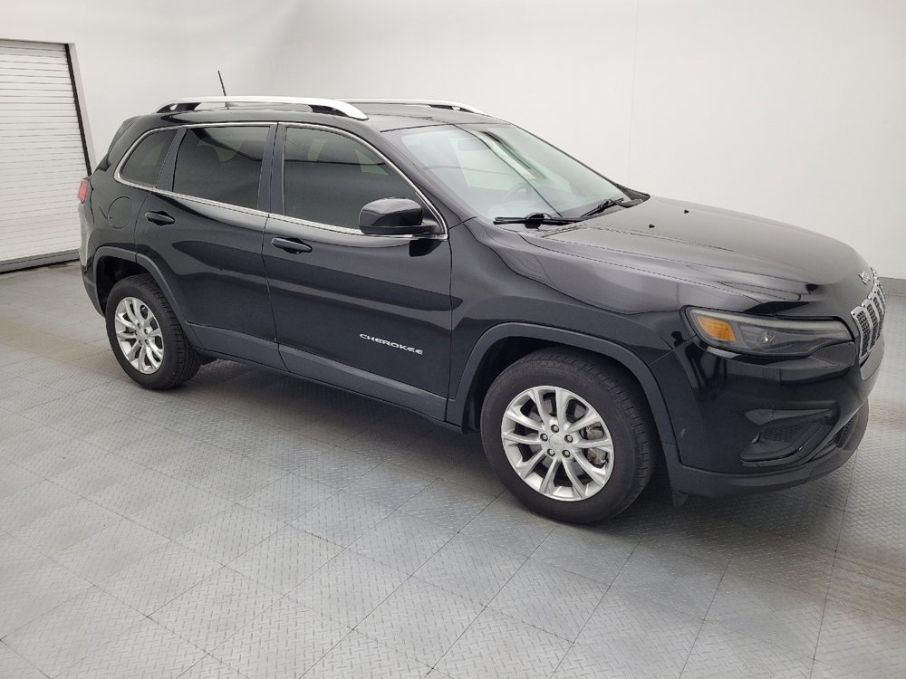 Used 2019 Jeep Cherokee Latitude w/ Cold Weather Group FWD image 11