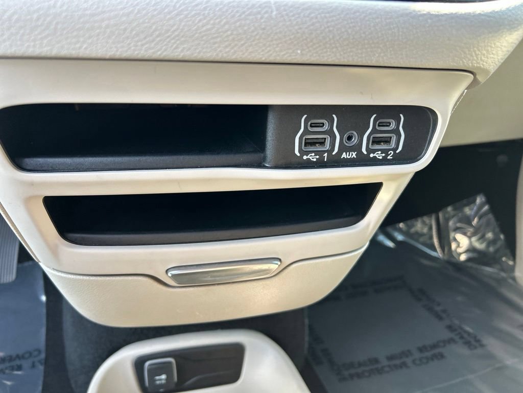 Used 2024 Chrysler Pacifica Touring-L FWD image 42