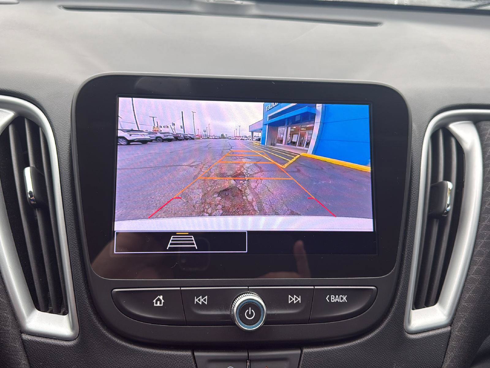 Used 2024 Chevrolet Malibu LT FWD image 16