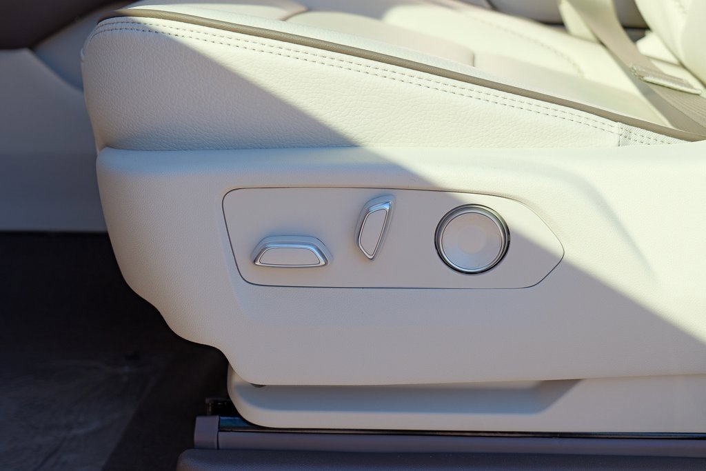 New 2026 GMC Yukon Denali w/ Sun & Power Step Package image 21