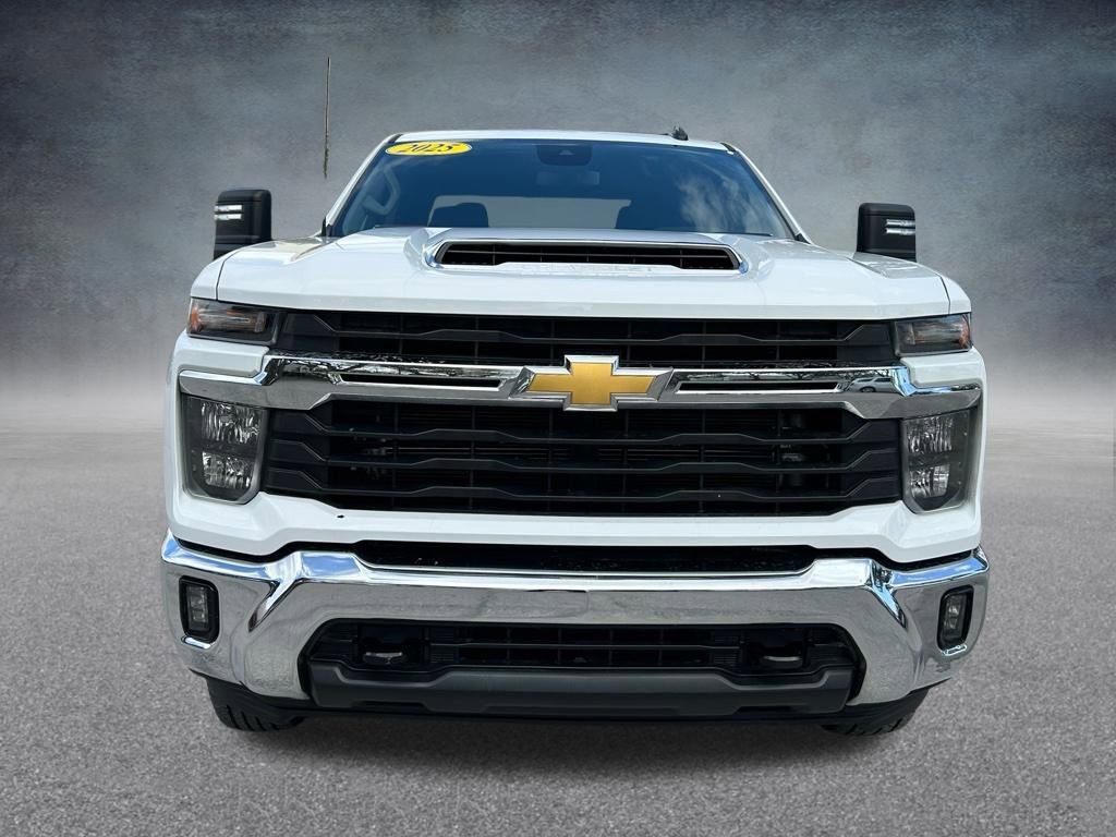Used 2025 Chevrolet Silverado 2500 LT w/ Convenience Package AWD/4WD image 2