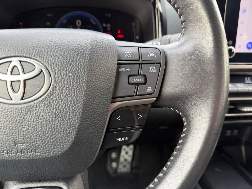 Used 2025 Toyota Camry SE FWD image 17