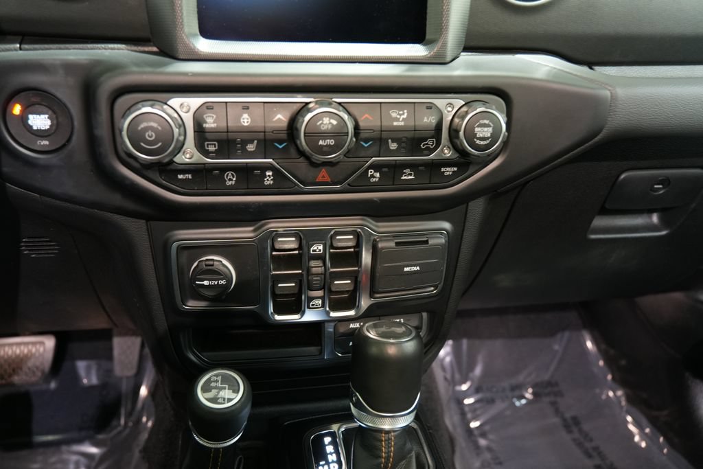 Used 2022 Jeep Wrangler Unlimited Sahara AWD/4WD image 16