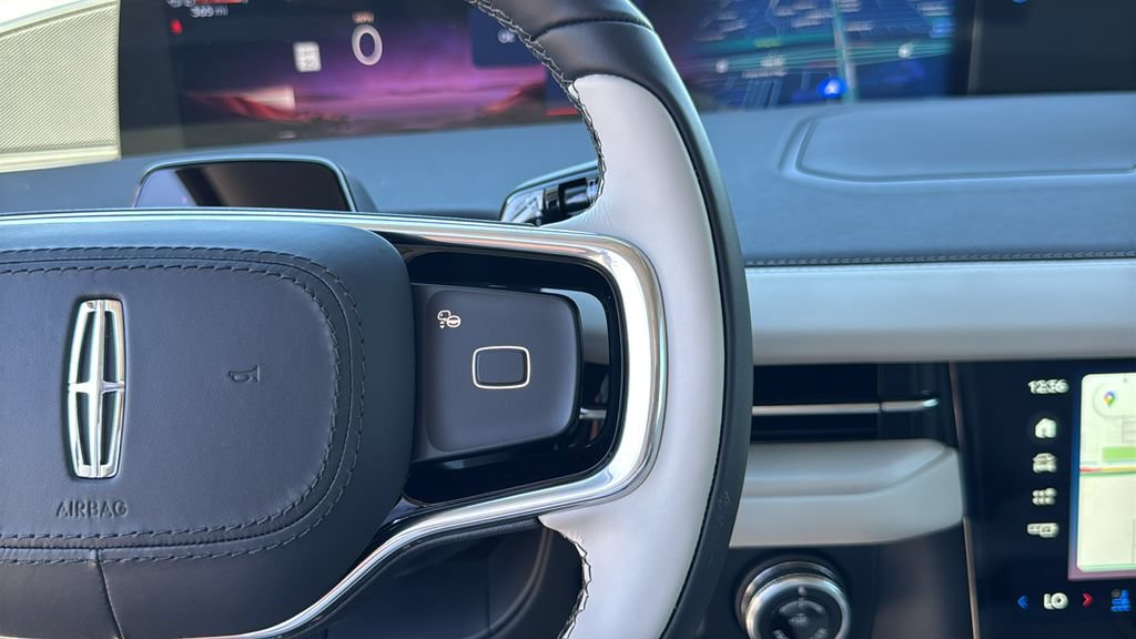New 2026 Lincoln Navigator Premiere AWD/4WD image 11