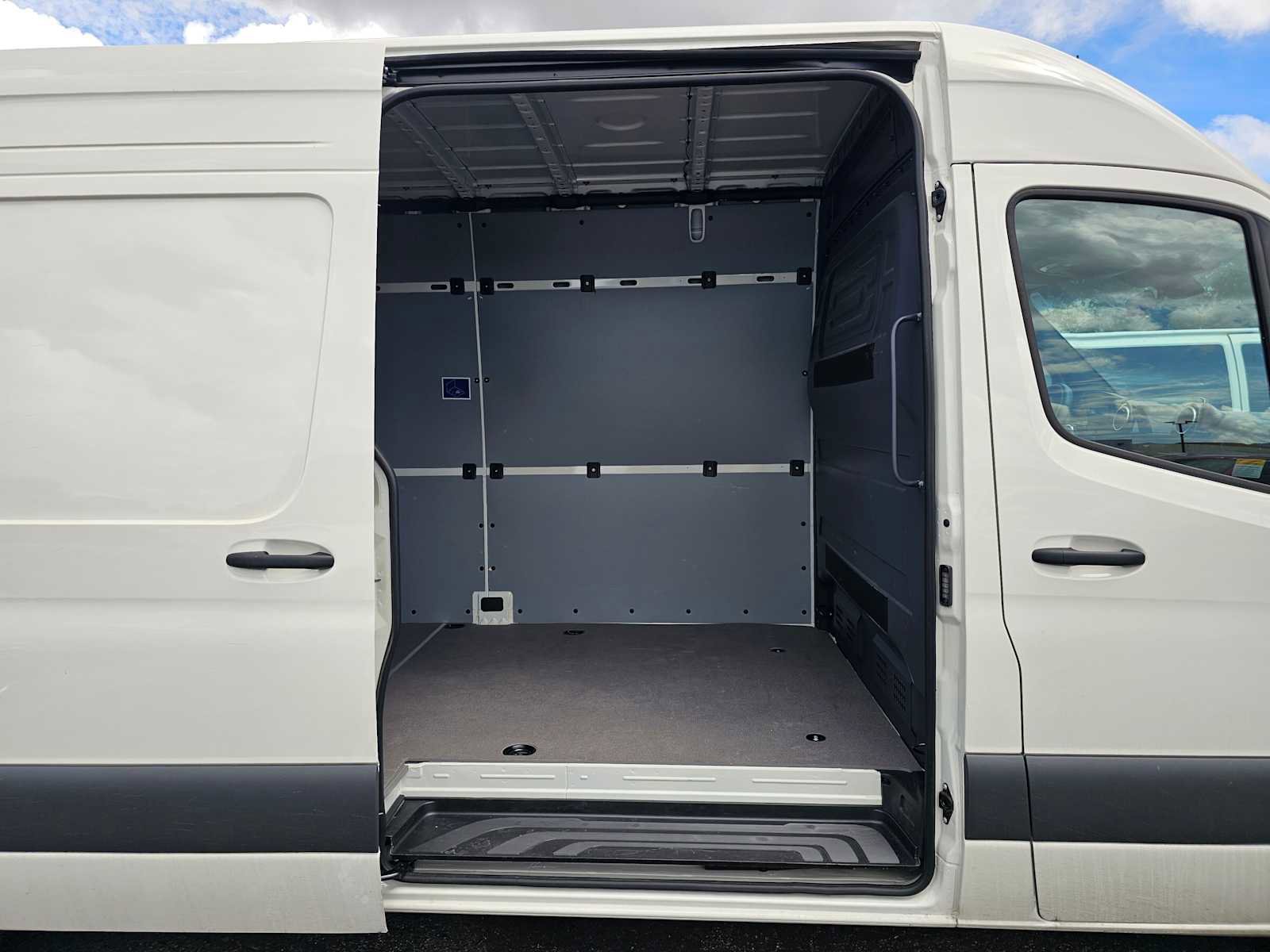 Used 2025 Mercedes-Benz Sprinter 2500 image 12