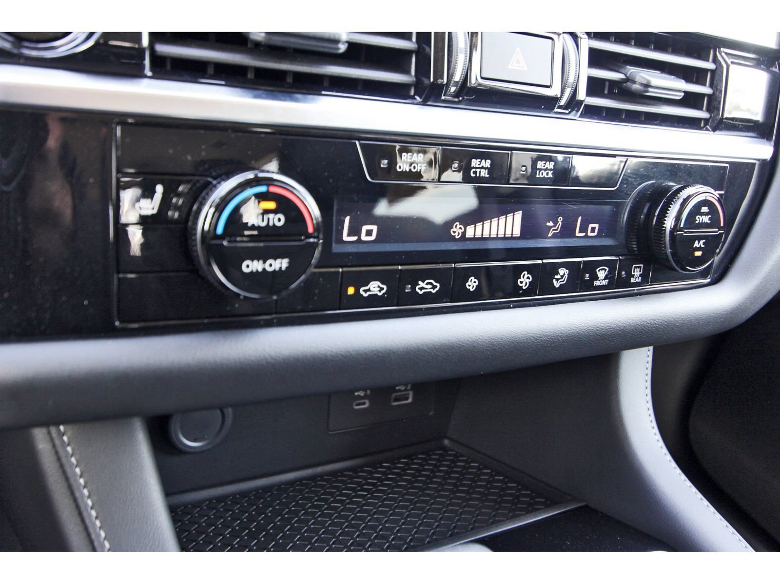 Certified 2025 Nissan Pathfinder SV FWD image 27