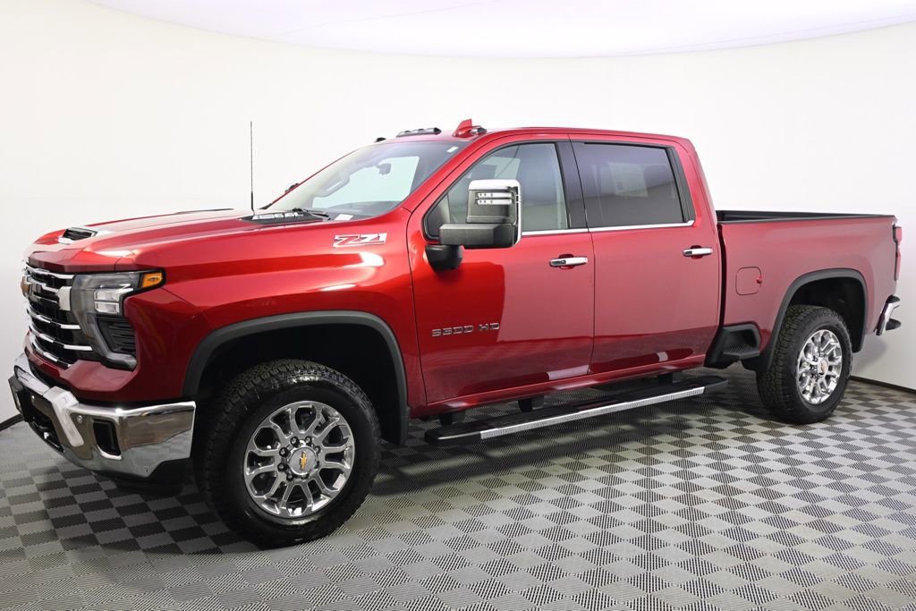 Used 2025 Chevrolet Silverado 3500 LTZ w/ LTZ Premium Package image 2