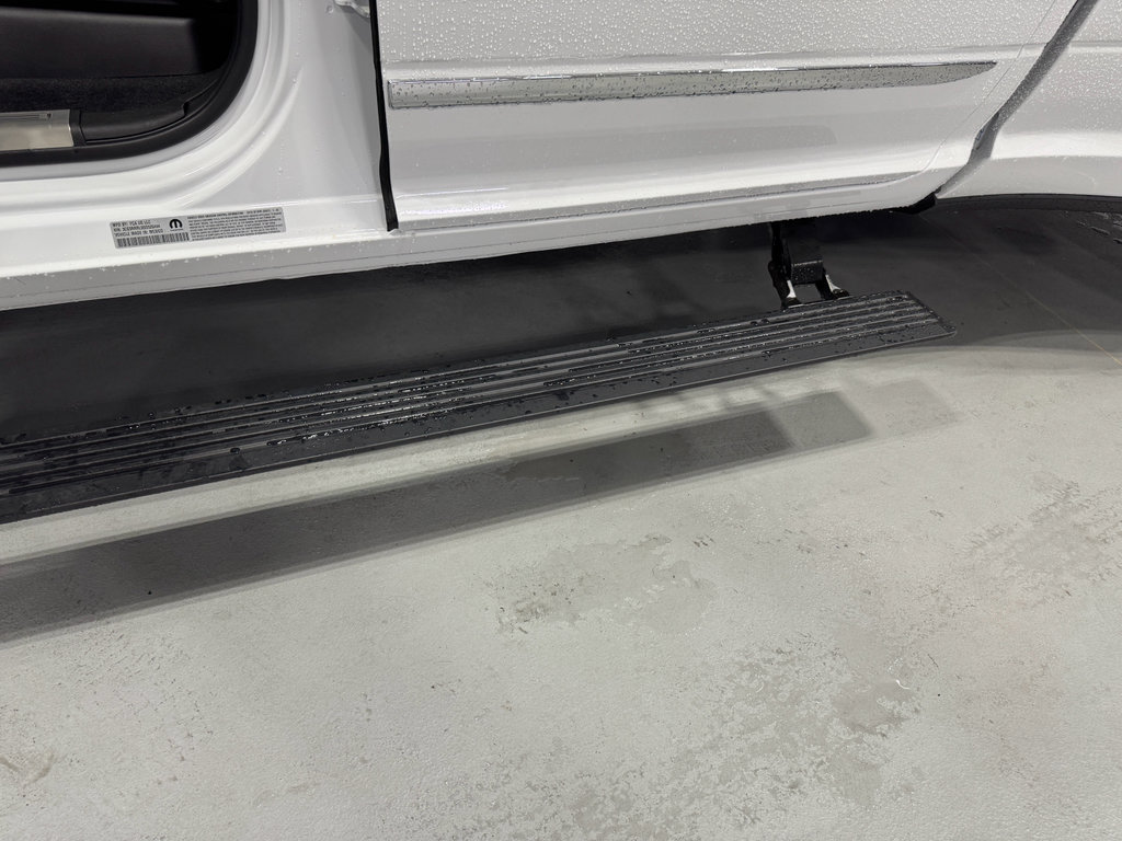 New 2025 RAM 3500 Limited image 24