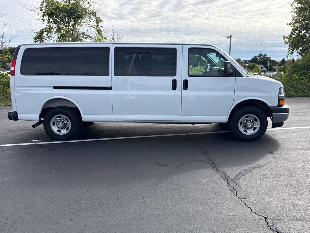 Used 2025 Chevrolet Express 3500 LT w/ LT Preferred Equipment Group RWD image 11