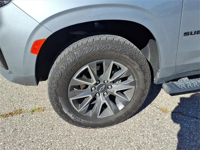 Used 2024 Chevrolet Suburban Z71 w/ Luxury Package image 4