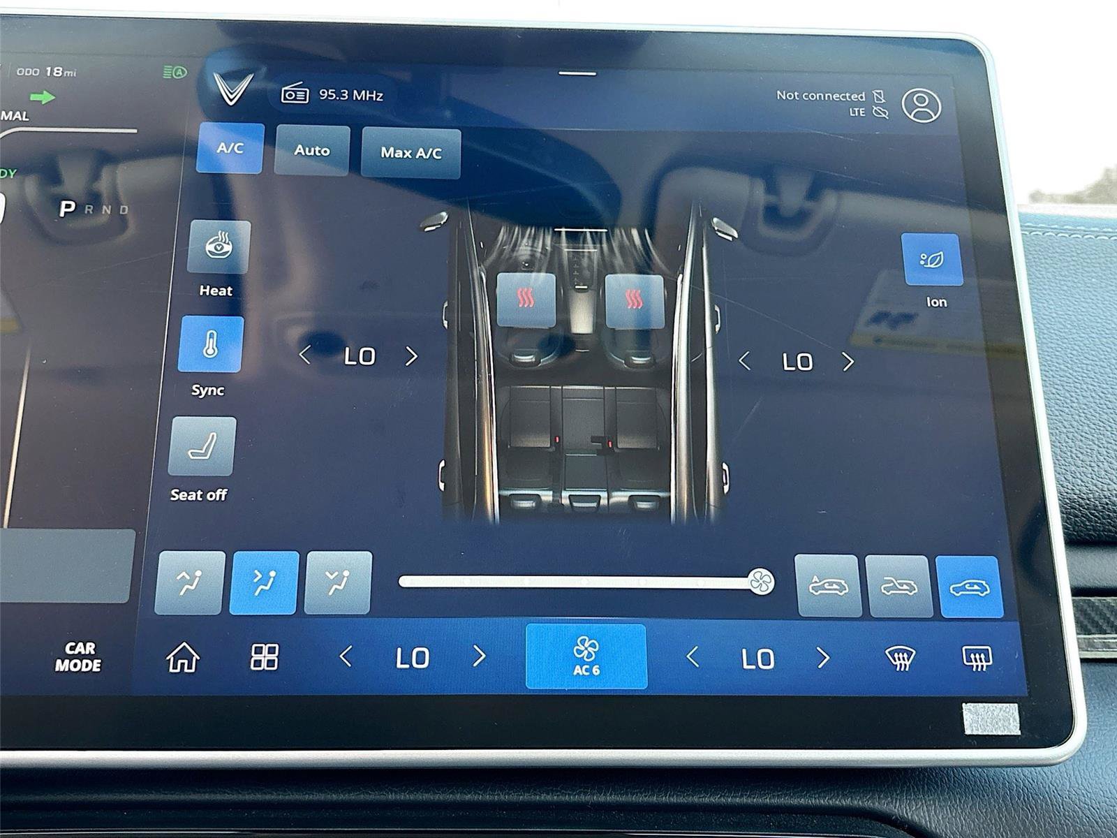 New 2025 VinFast VF 8 Eco AWD/4WD image 15
