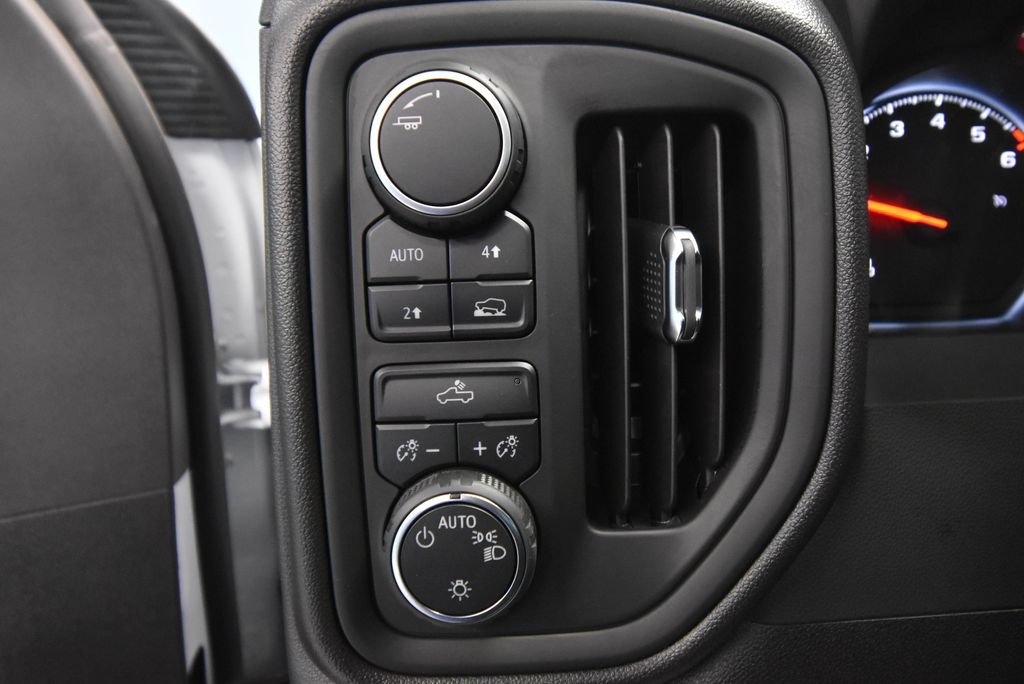 Used 2025 Chevrolet Silverado 1500 W/T w/ Trailering Package AWD/4WD image 7