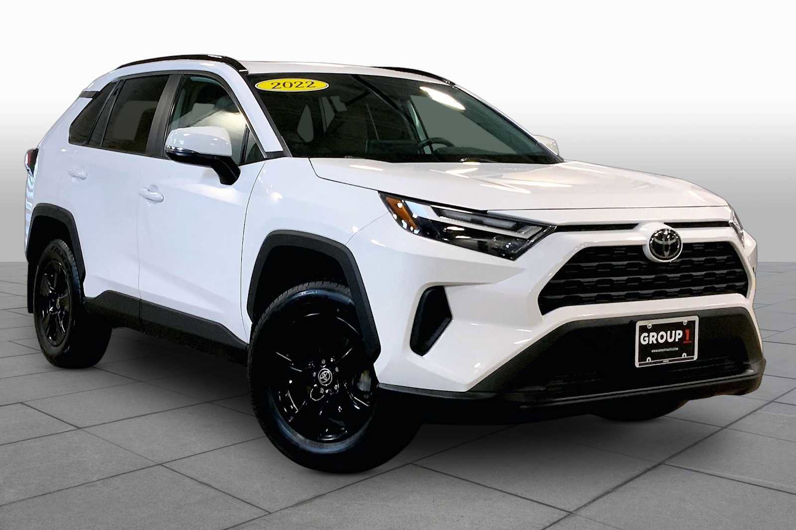 Used 2022 Toyota RAV4 XLE w/ Convenience Package image 3
