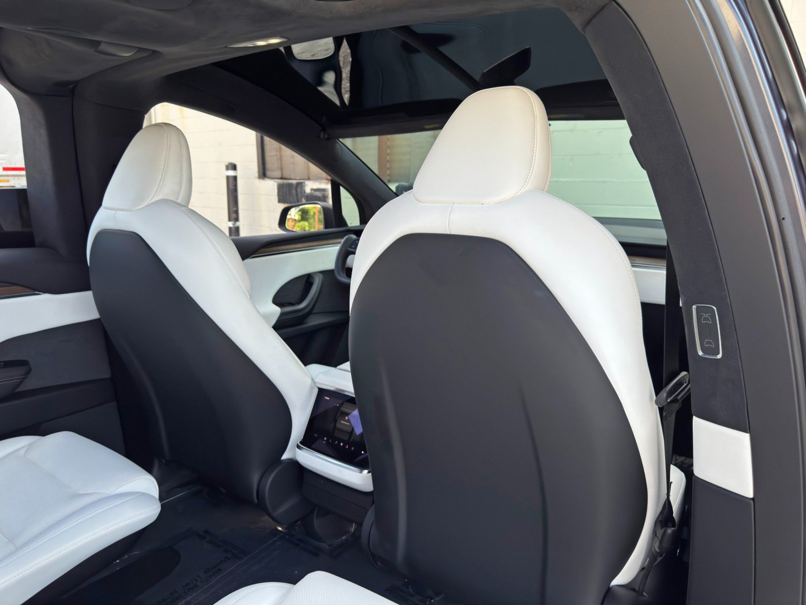 Used 2023 Tesla Model X AWD/4WD image 39