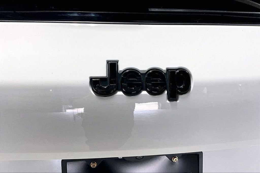 Used 2024 Jeep Grand Cherokee L Limited w/ Black Appearance Package RWD image 42