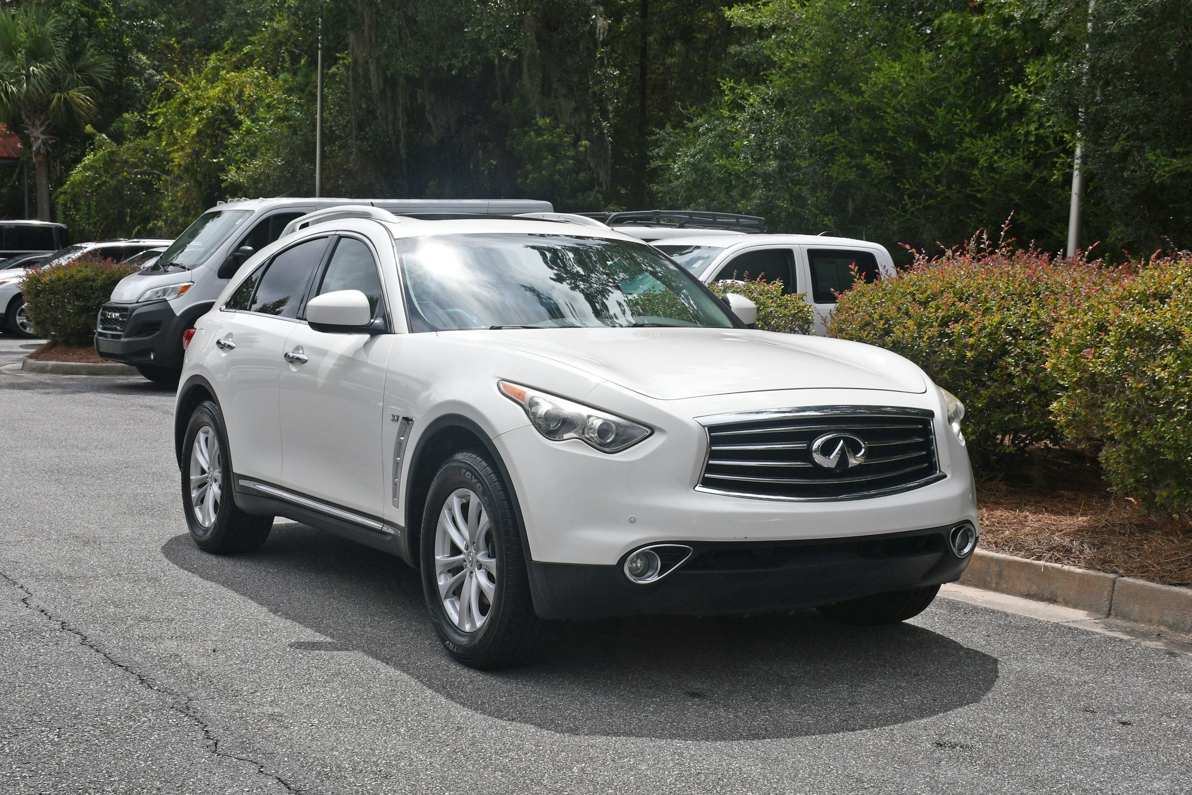 Used 2015 INFINITI QX70 AWD w/ Premium Package image 6