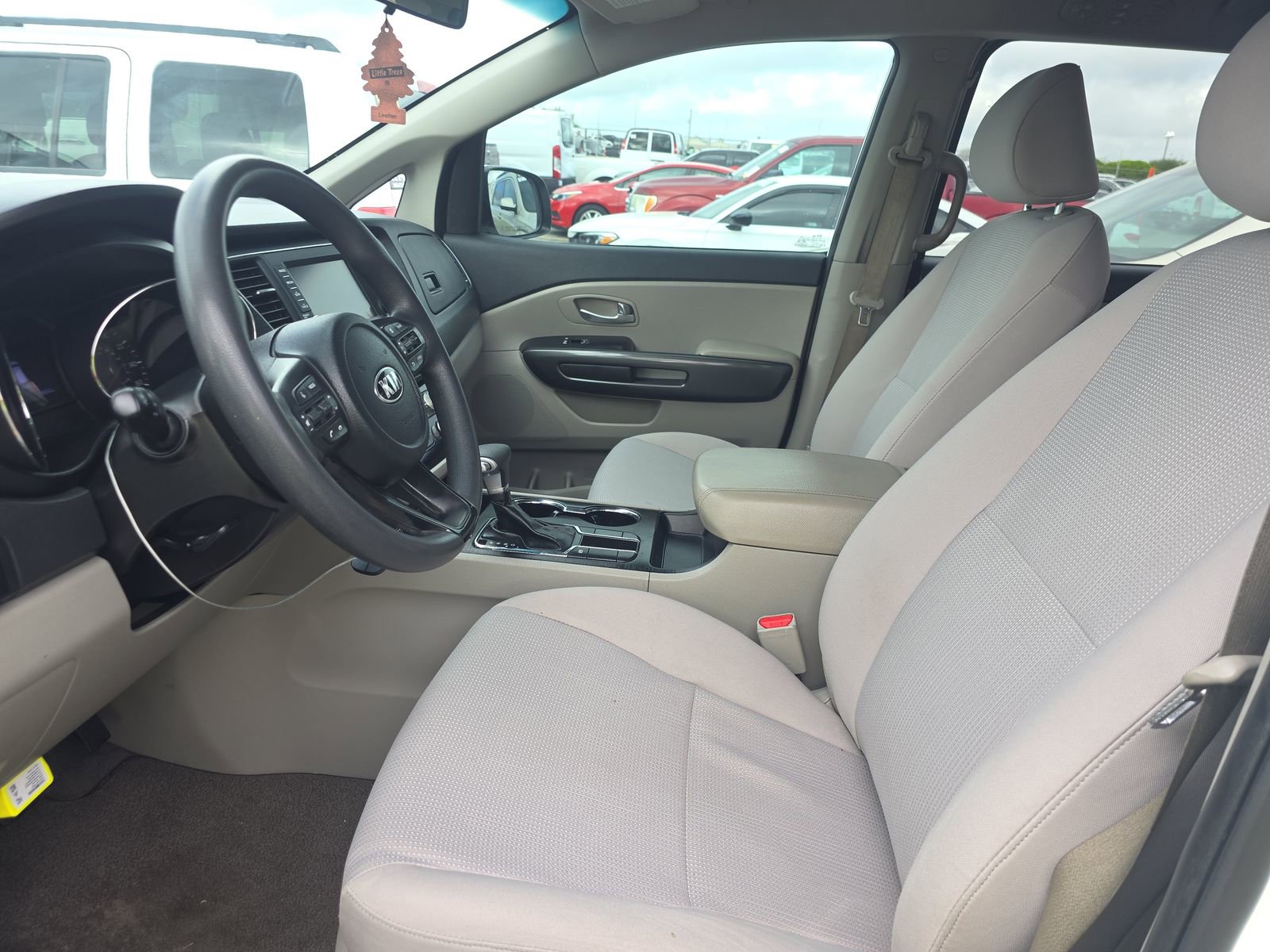 Used 2020 Kia Sedona LX image 16