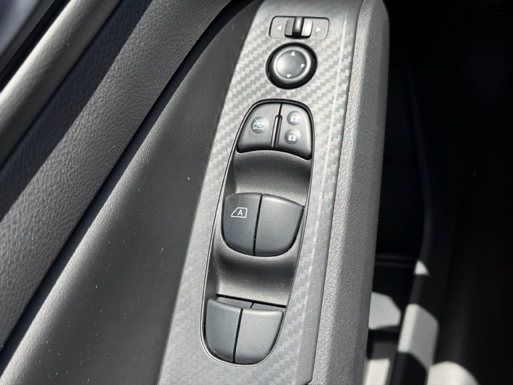 Used 2025 Nissan Altima 2.5 S FWD image 33