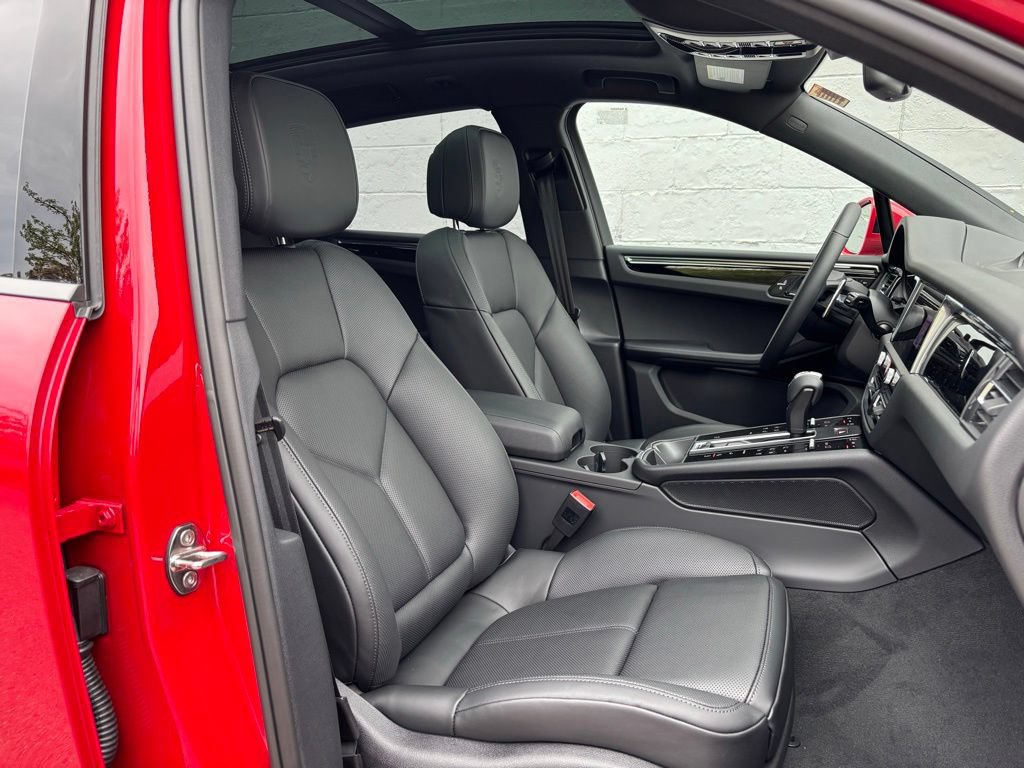 New 2026 Porsche Macan AWD/4WD image 16