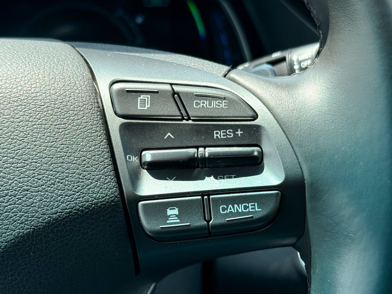 Used 2020 Hyundai Ioniq SE FWD image 25