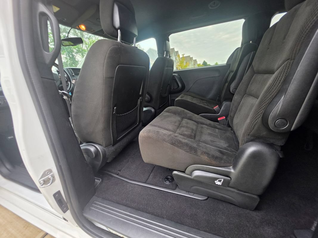 Used 2017 Dodge Grand Caravan SE FWD image 23