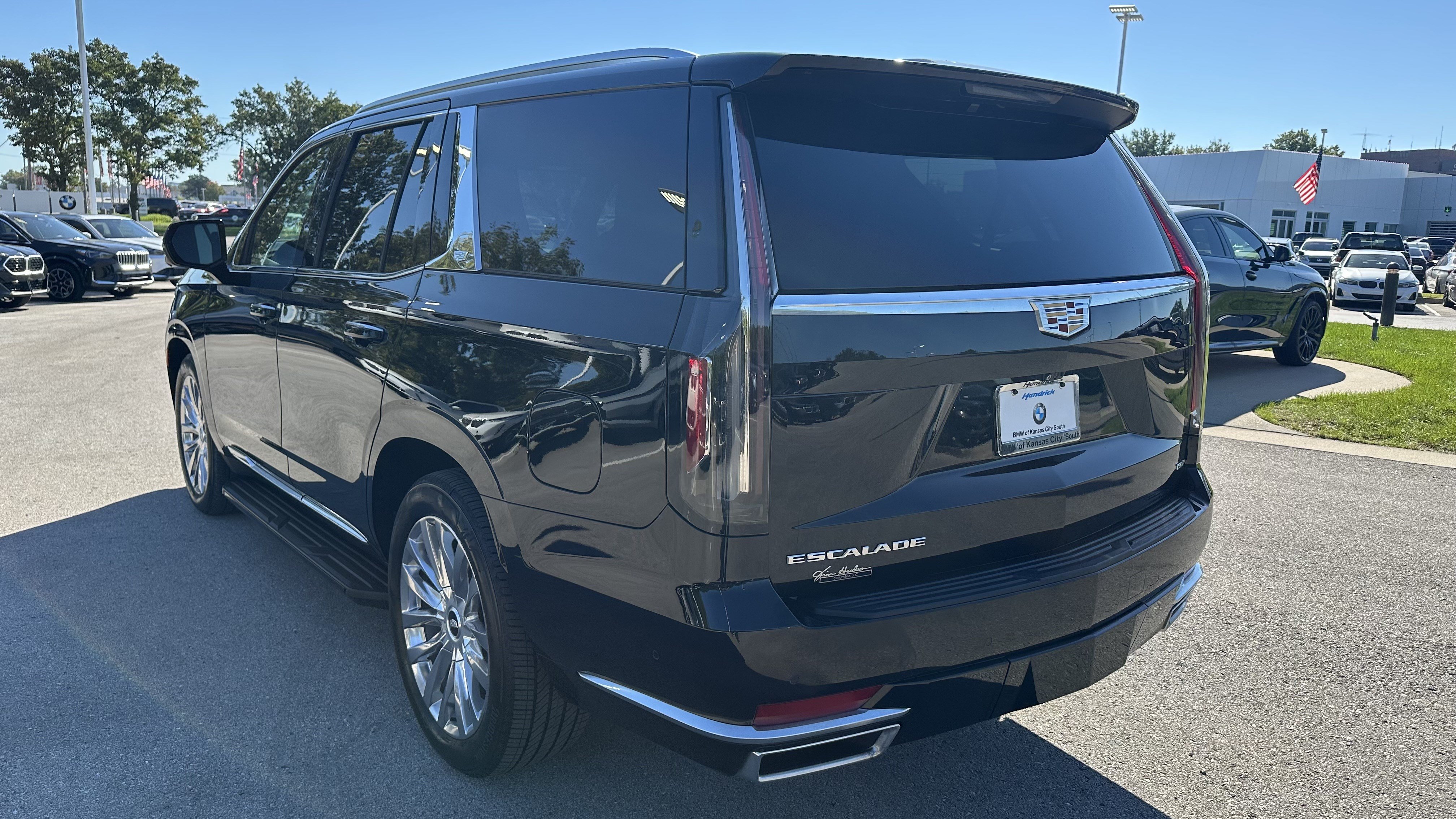 Used 2022 Cadillac Escalade Premium Luxury Platinum AWD/4WD image 8