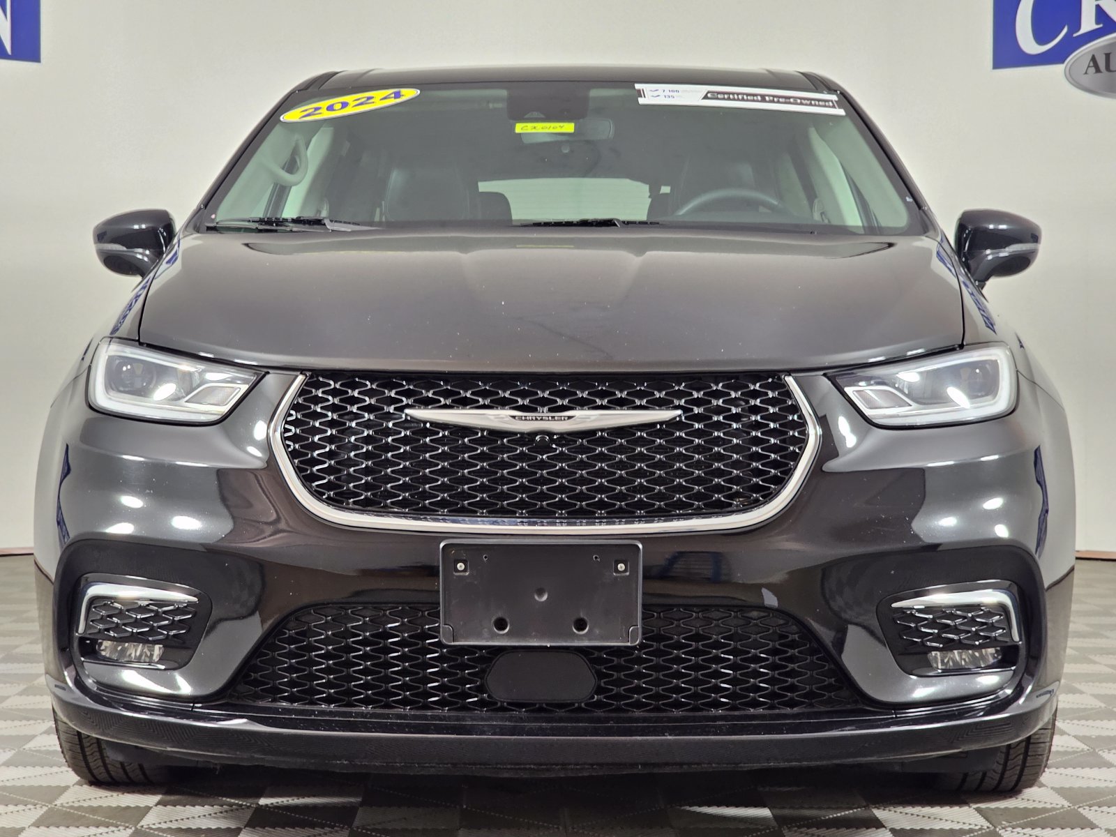 Used 2024 Chrysler Pacifica Limited FWD image 35