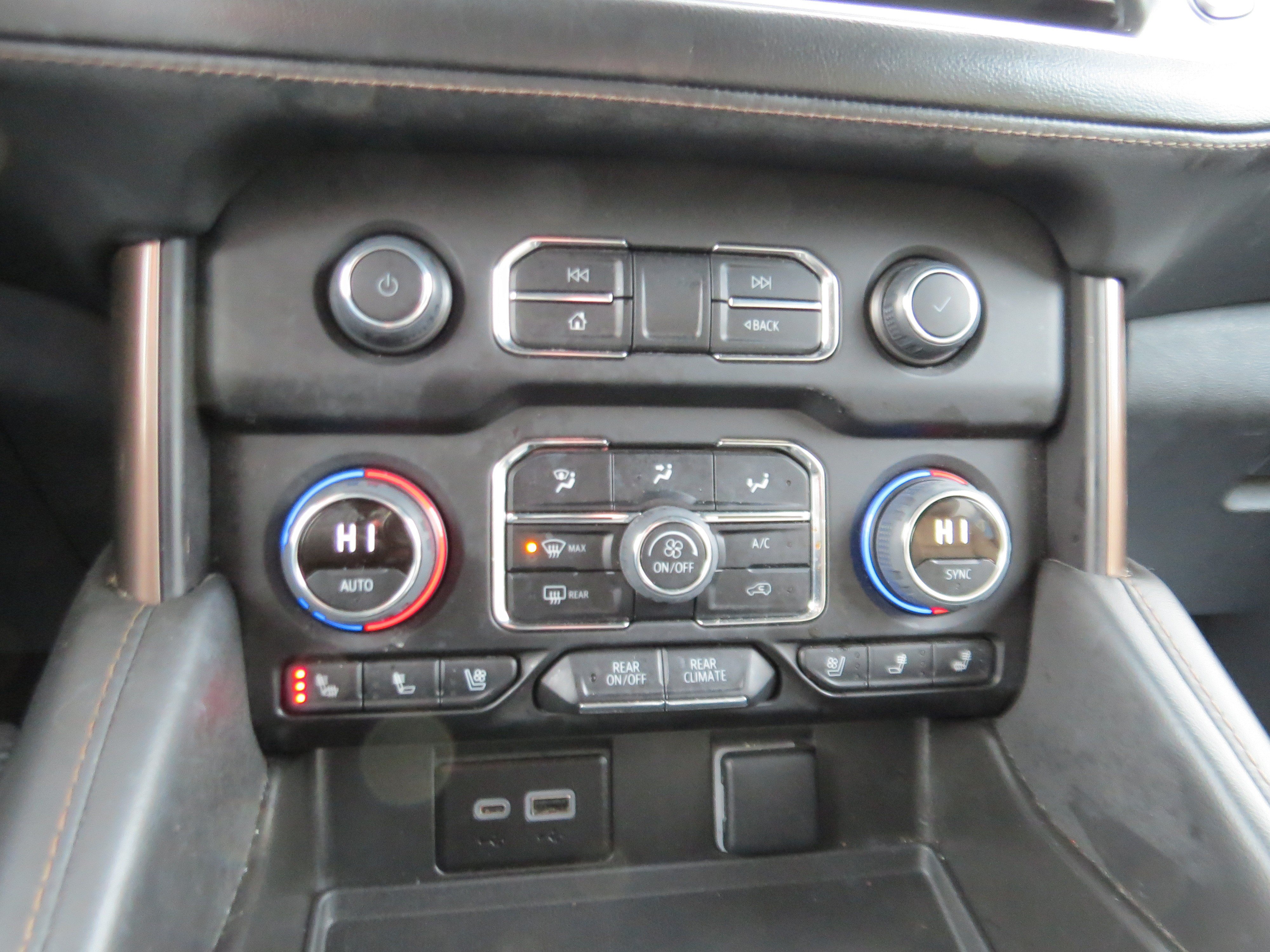 Used 2023 Chevrolet Suburban High Country RWD image 23