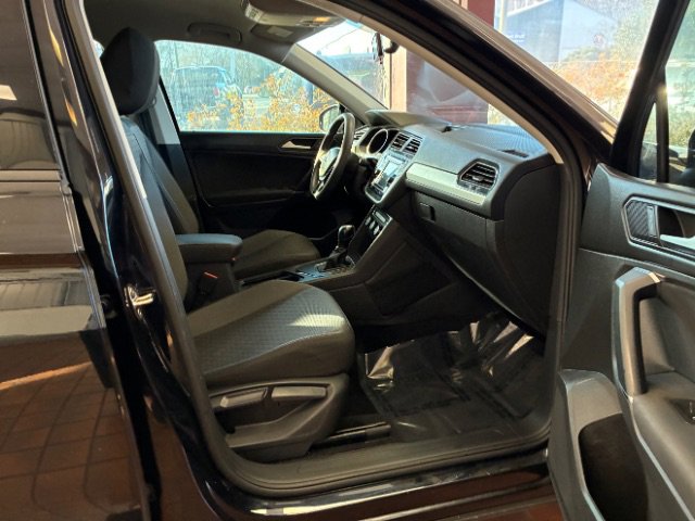 Used 2020 Volkswagen Tiguan S image 32