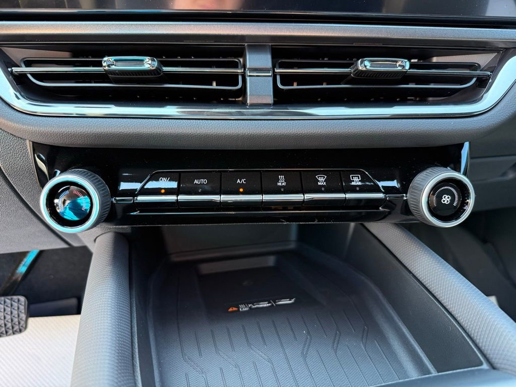 New 2025 Chevrolet Equinox EV RS image 18