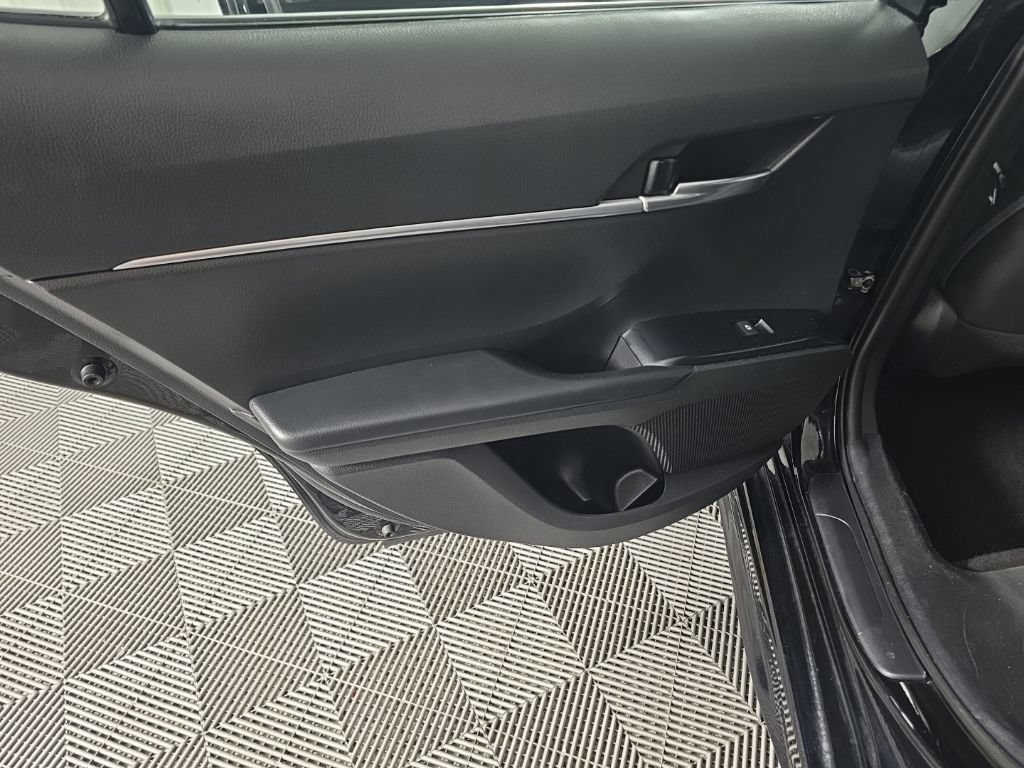 Used 2020 Toyota Camry SE FWD image 23