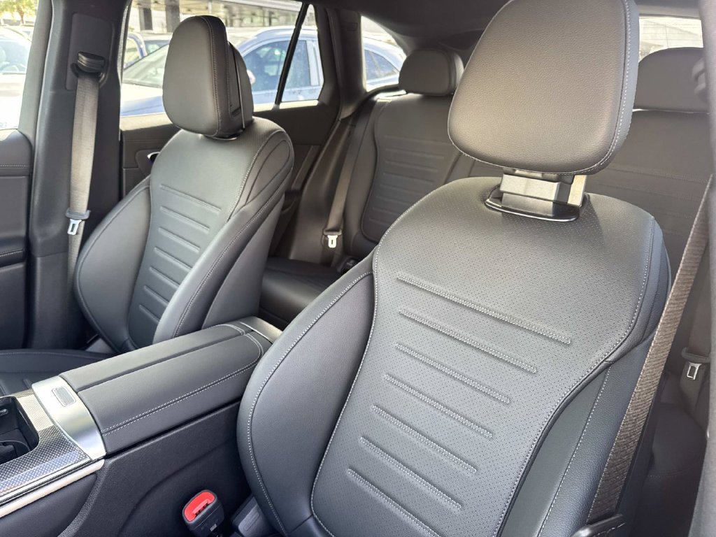 Used 2026 Mercedes-Benz GLC 300 4MATIC image 9
