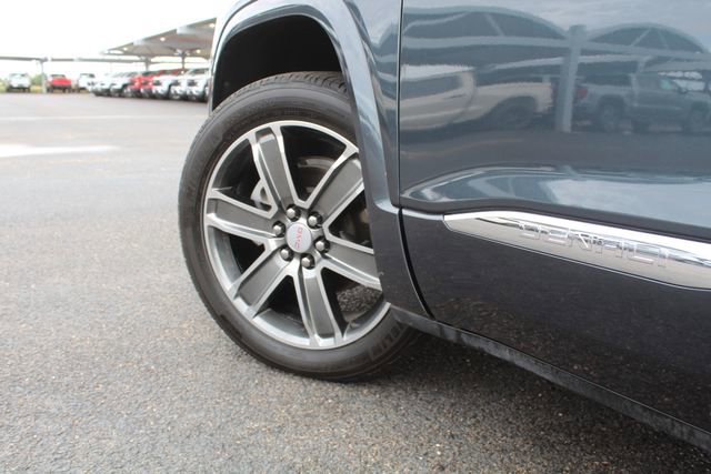 Used 2019 GMC Acadia Denali w/ Technology Package FWD image 11
