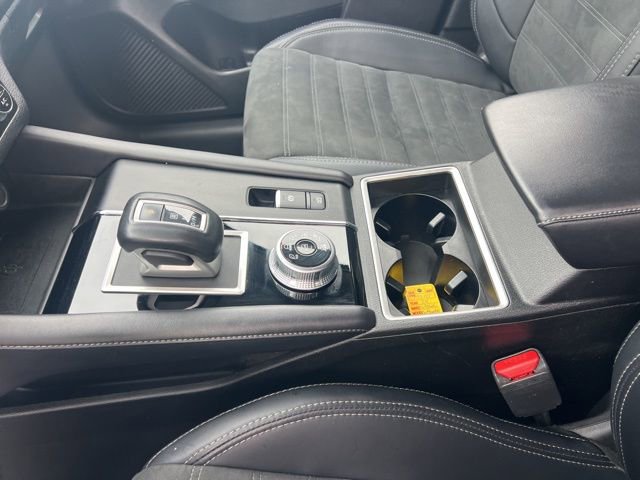 Used 2024 Mitsubishi Outlander SE Black Edition image 16