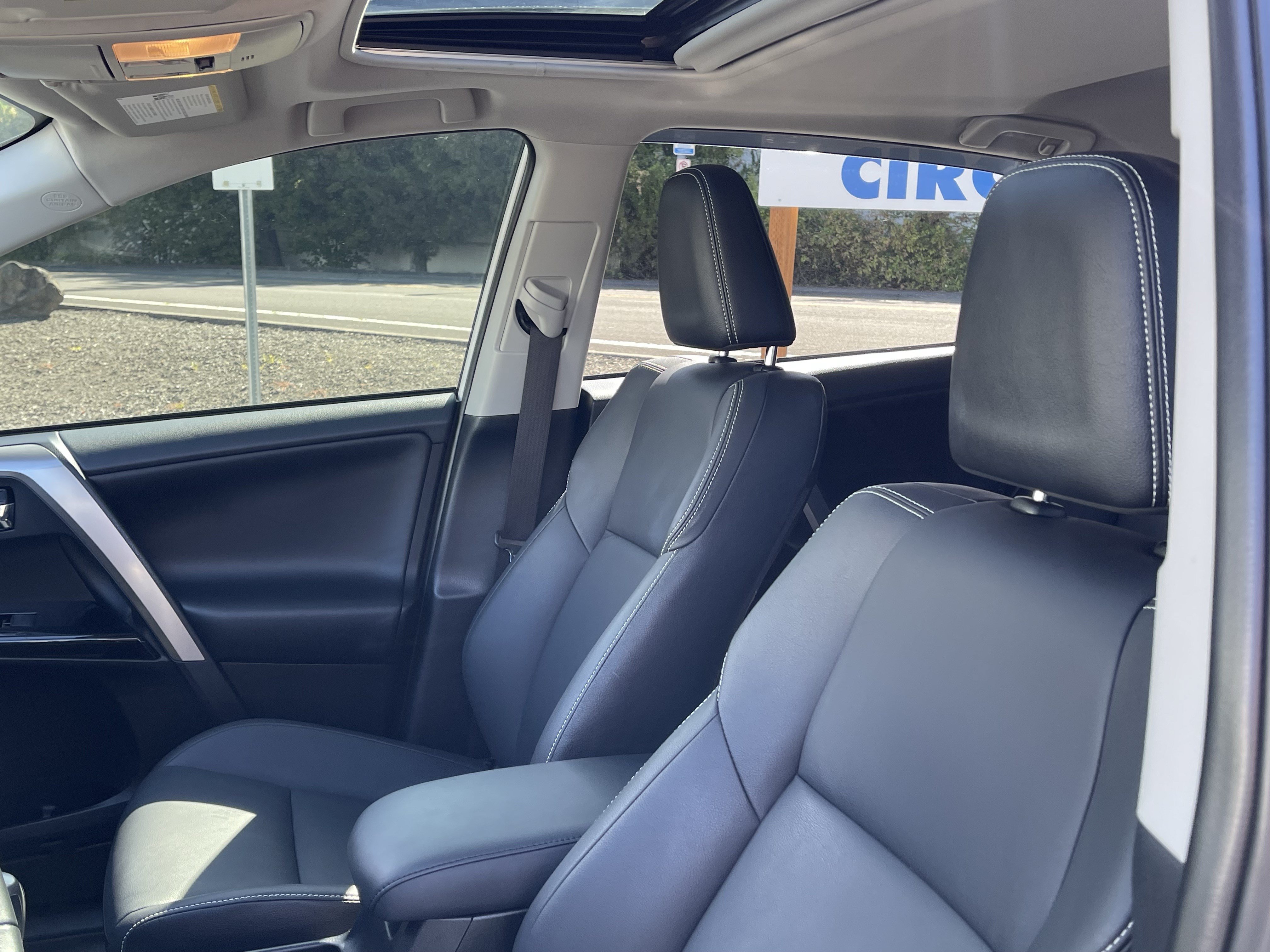 Used 2018 Toyota RAV4 Limited w/ Advanced Technology Package AWD/4WD image 20