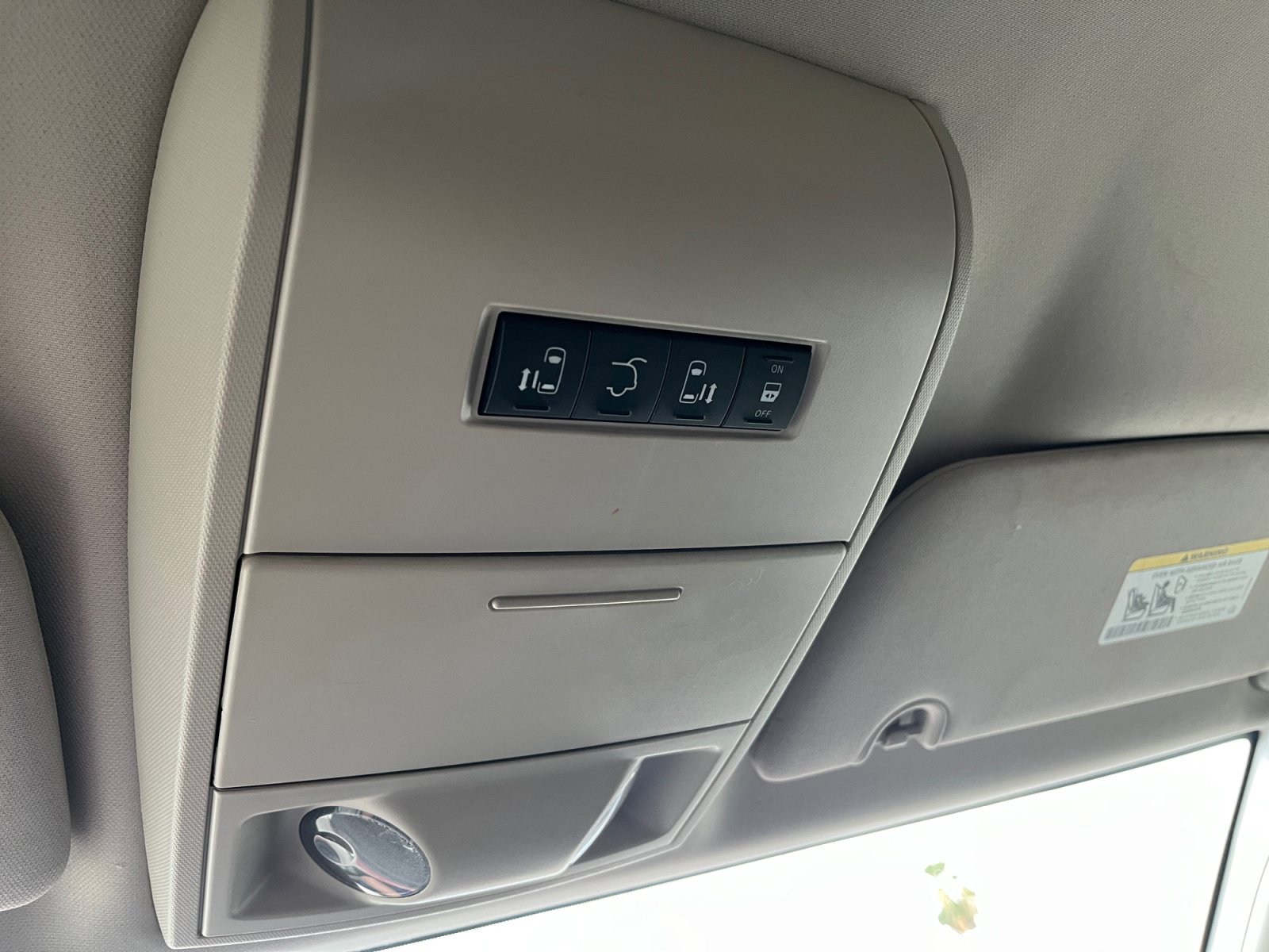 Used 2013 Dodge Grand Caravan SXT FWD image 16