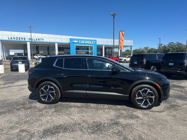 New 2026 Chevrolet Equinox EV LT image 2