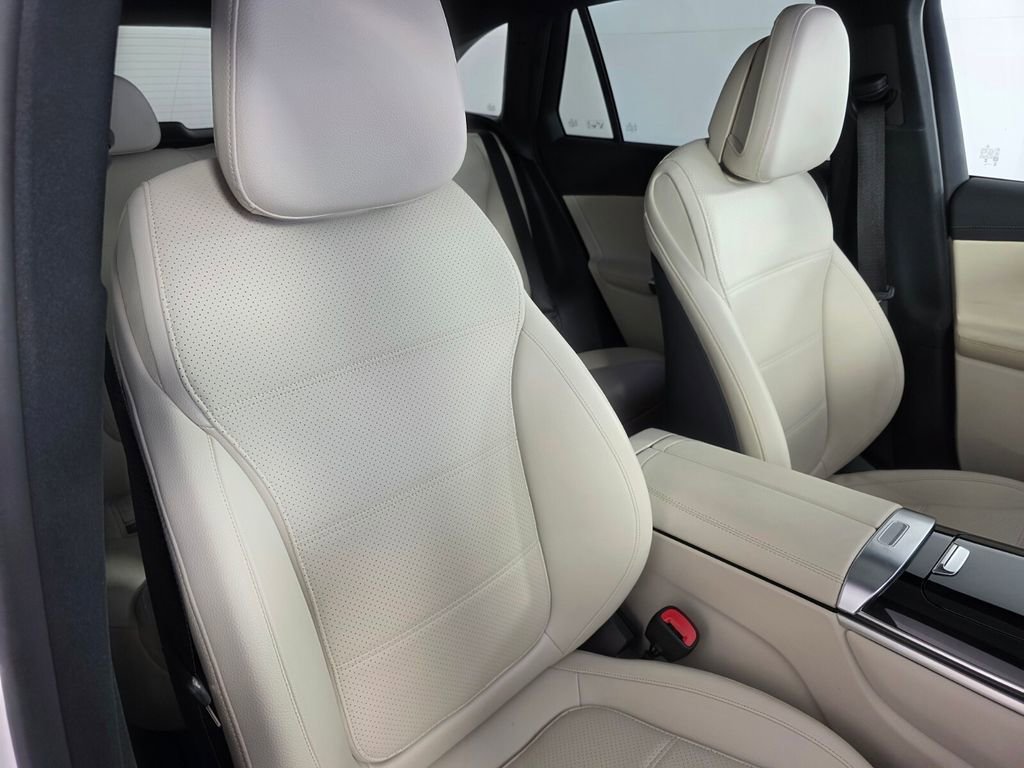 Certified 2024 Mercedes-Benz GLC 300 image 29