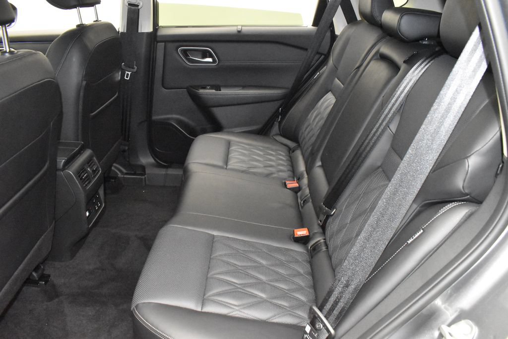 Certified 2026 Nissan Rogue Platinum w/ Platinum Premium Package AWD/4WD image 36