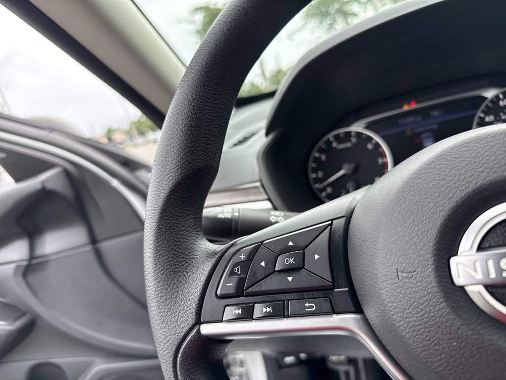 Used 2024 Nissan Altima 2.5 SV FWD image 17