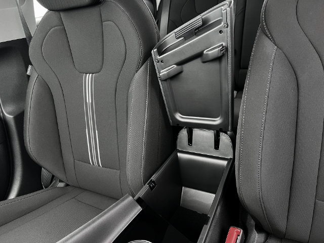 New 2025 Hyundai Elantra SEL FWD image 18
