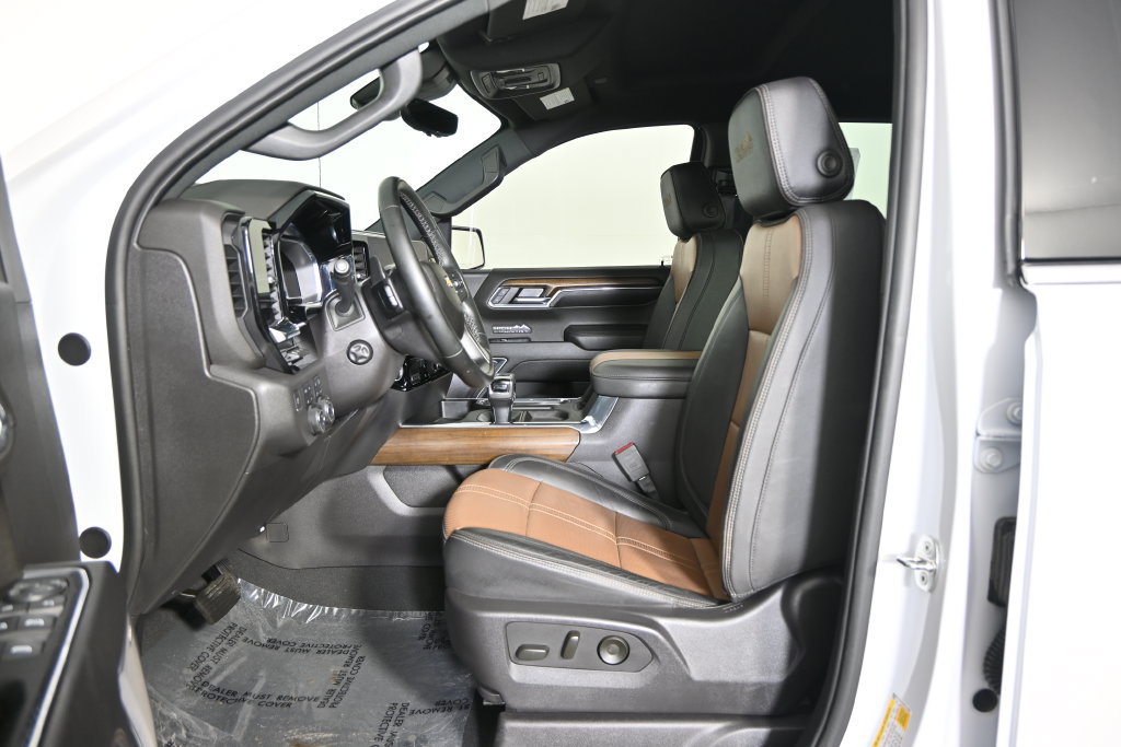Used 2024 Chevrolet Silverado 1500 High Country w/ Technology Package AWD/4WD image 21