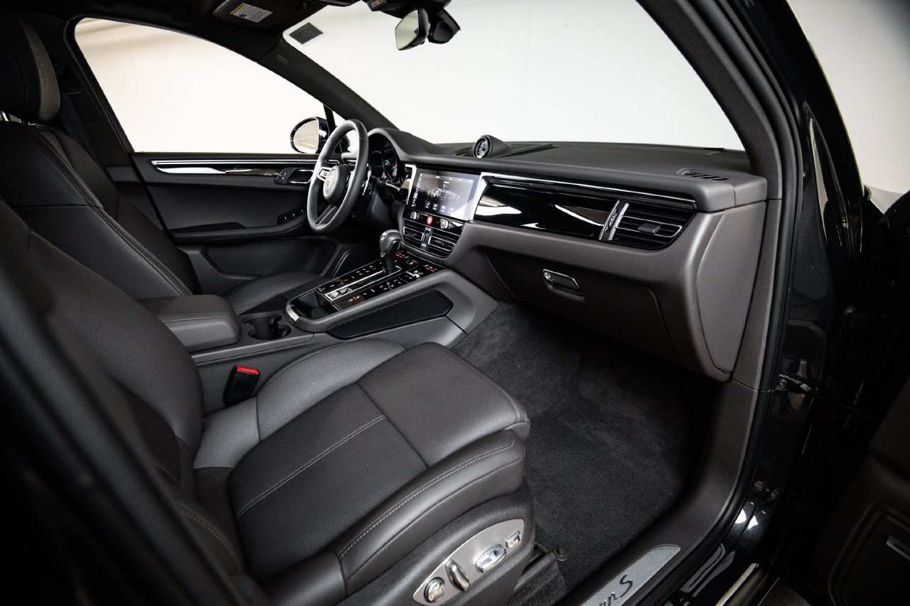 Certified 2026 Porsche Macan S AWD/4WD image 28