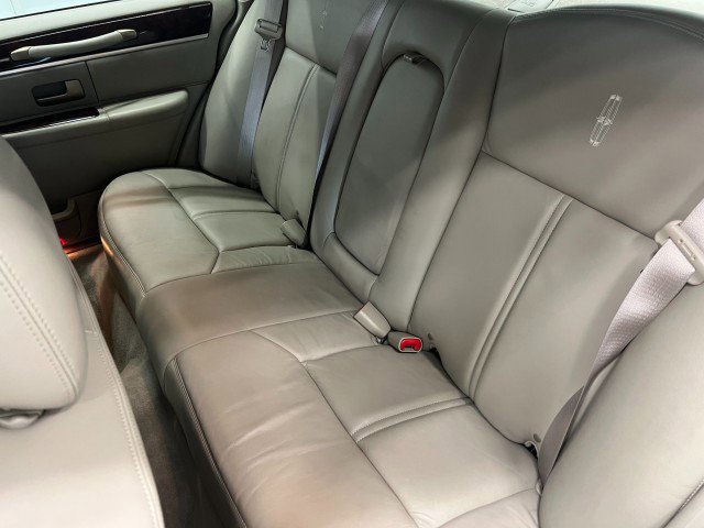 Used 2009 Lincoln Town Car Signature Limited image 13