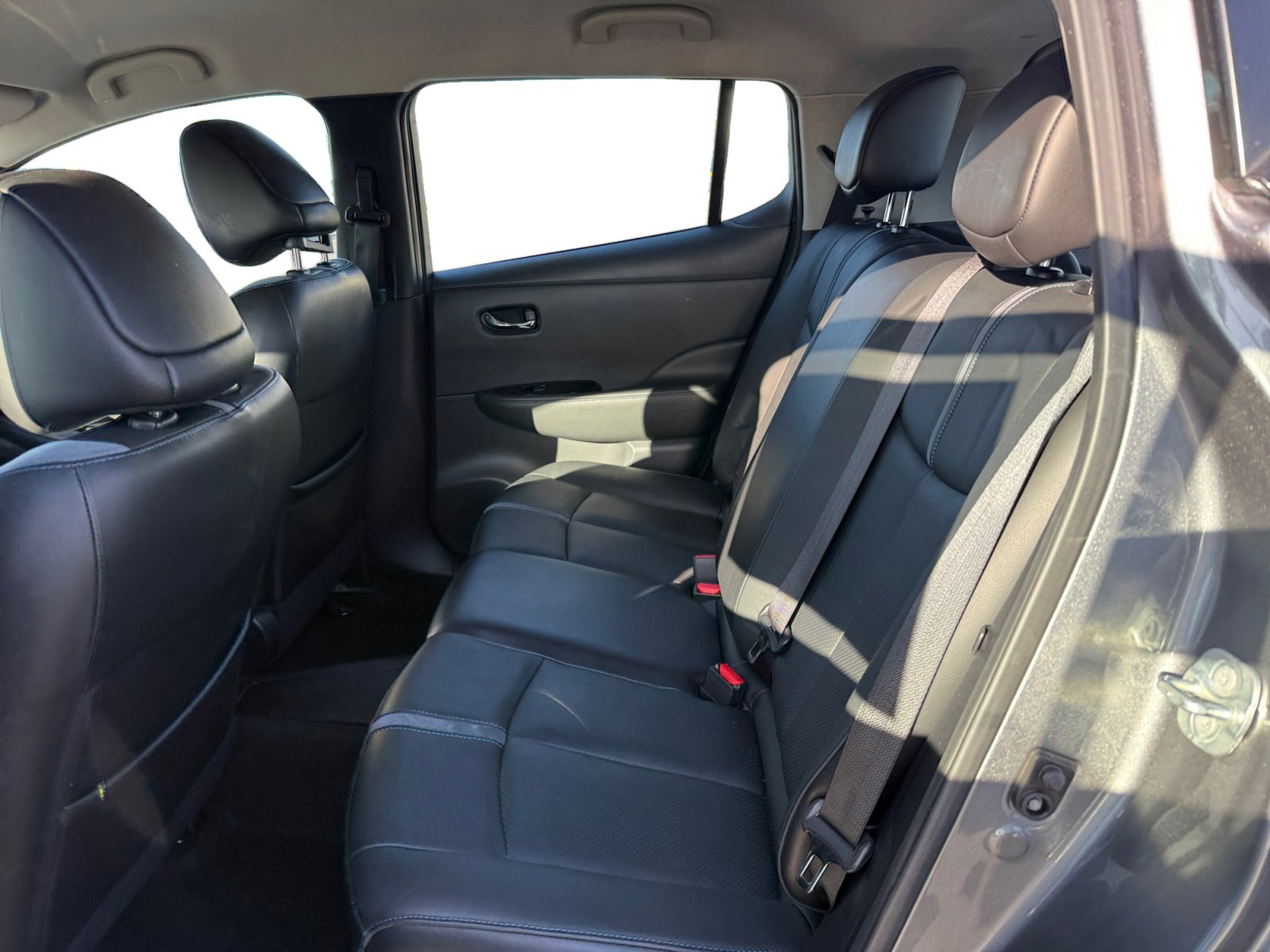 Used 2018 Nissan Leaf SL w/ SL Technology Package image 16